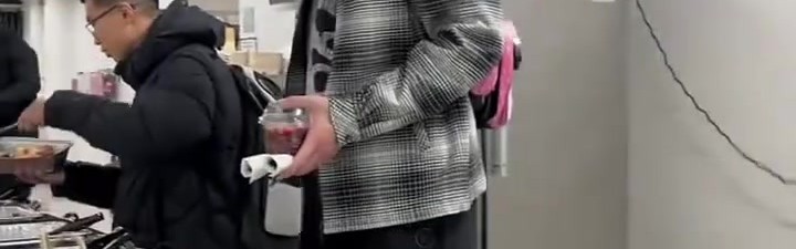 足球赛事-杨瀚森赛后都吃什么？来看看开拓者&amp;湖人&amp;掘金三队的赛后餐