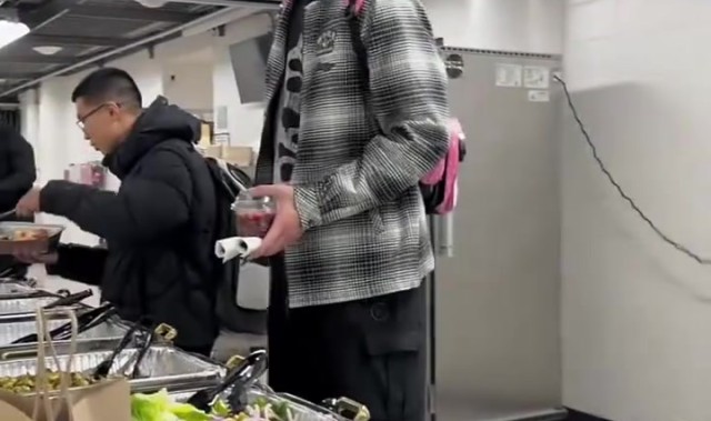 足球赛事-杨瀚森赛后都吃什么？来看看开拓者&amp;湖人&amp;掘金三队的赛后餐