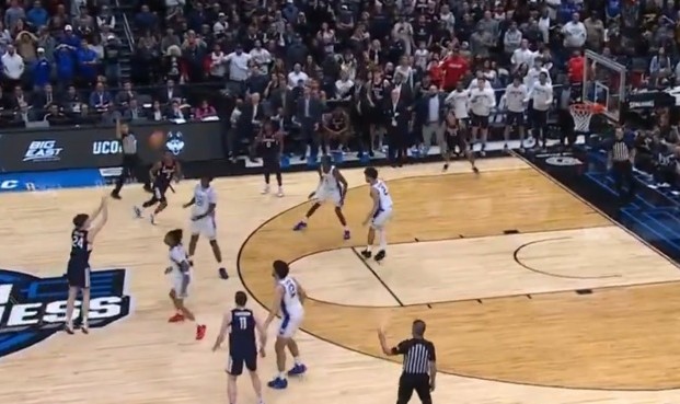 2026世界杯-魔术师：康大19分逆转杜克 马林斯超远压哨三分绝杀让我想起库里